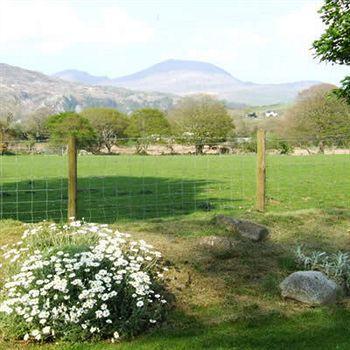 Cefn Uchaf Guesthouse Garndolbenmaen المظهر الخارجي الصورة